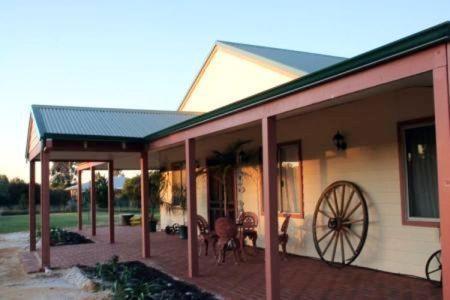 Bed & Breakfast Enderslie House 4*